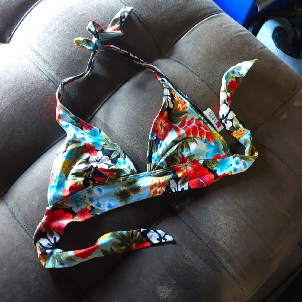 Hawaiian Floral 34C Swim Top